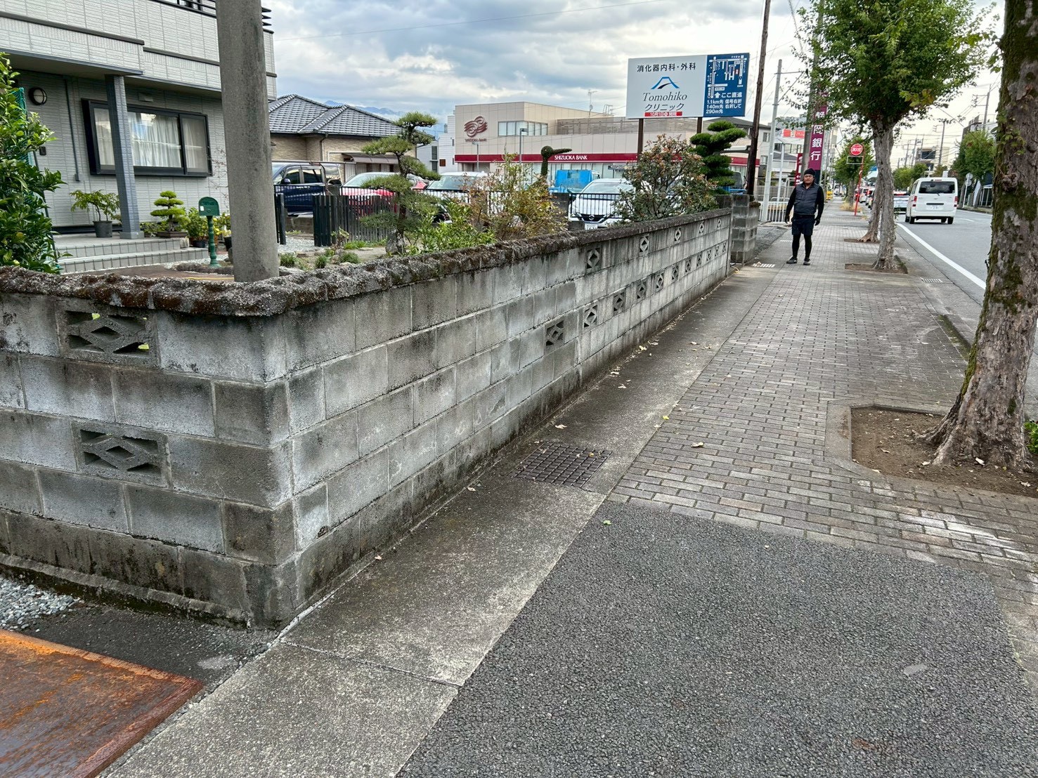 ブロック塀撤去と木調横格子フェンス設置工事(施工後)